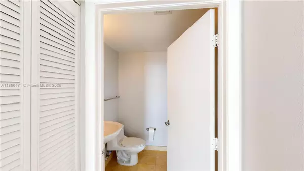 Miami Beach, FL 33141,6365 Collins Ave #2904