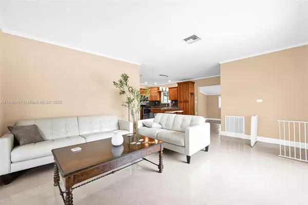 Cutler Bay, FL 33157,9740 Cutler Ridge Dr