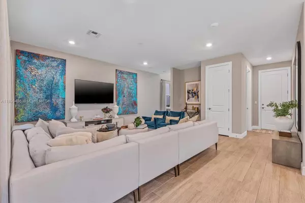 Hollywood, FL 33021,4434 Ficus St