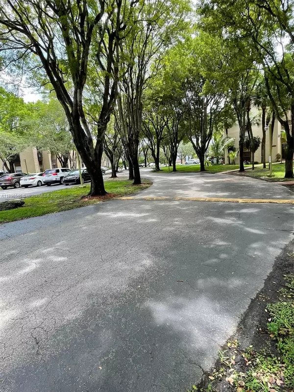 Miami, FL 33186,14221 N Kendall Dr #209C