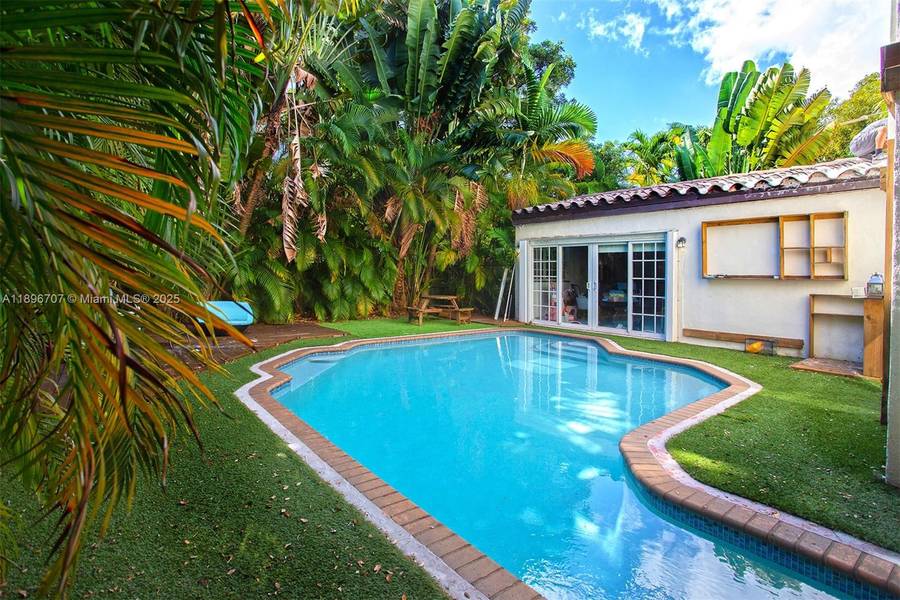 401 SW 28th Rd, Miami, FL 33129