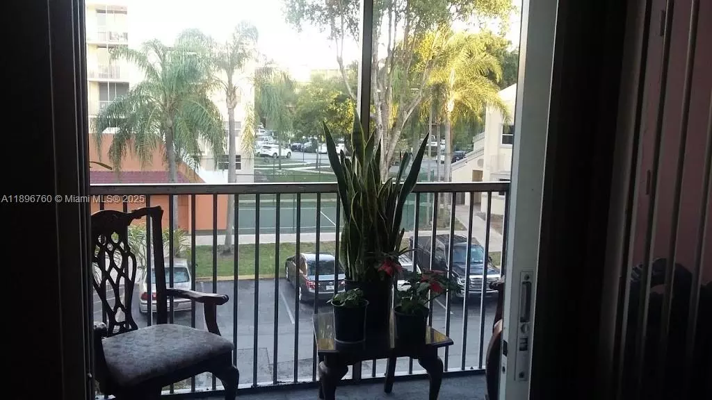 8373 Lake Dr #301, Doral, FL 33166