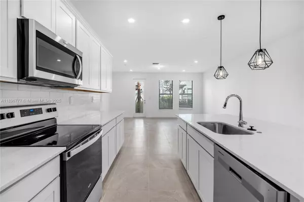Plantation, FL 33324,8356 NW 7th Pl