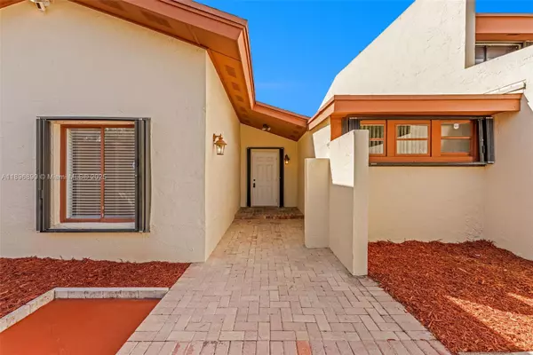 7688 SW 105th Pl, Miami, FL 33173