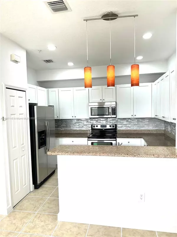 10012 NW 7th St #208, Miami, FL 33172