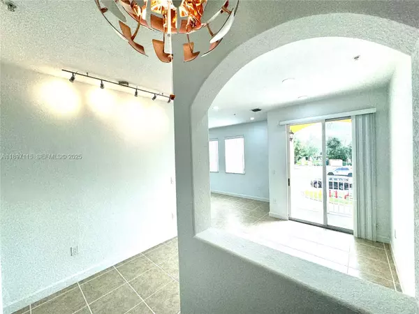 Miami, FL 33172,10012 NW 7th St #208