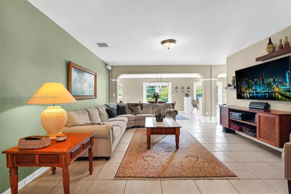 Palmetto Bay, FL 33157,8220 SW 162nd St