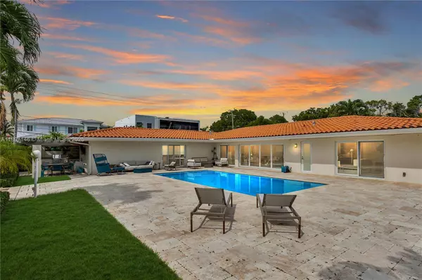 North Miami, FL 33181,2240 Magnolia Dr