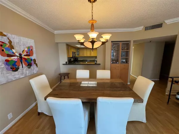 Miami, FL 33131,520 Brickell Key Dr #A605