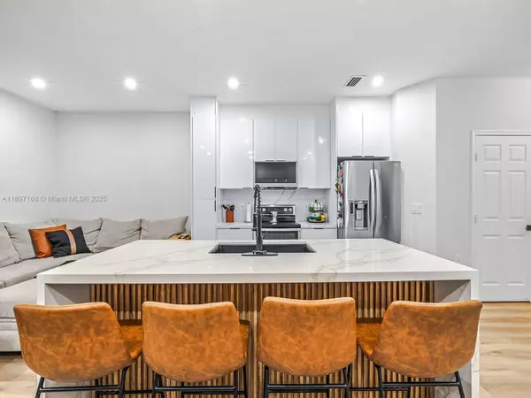 Pembroke Pines, FL 33024,1061 NW 100th Ave
