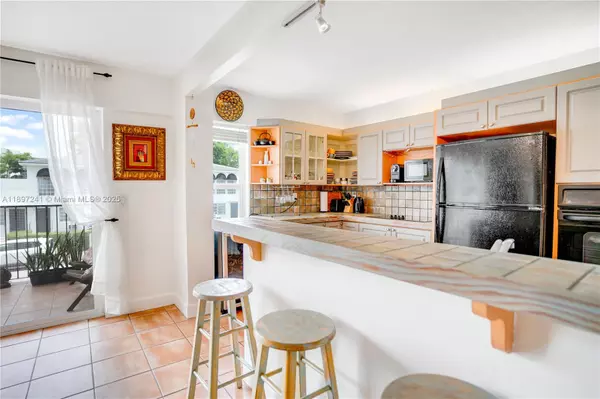 Miami Beach, FL 33139,1455 West Ave #202