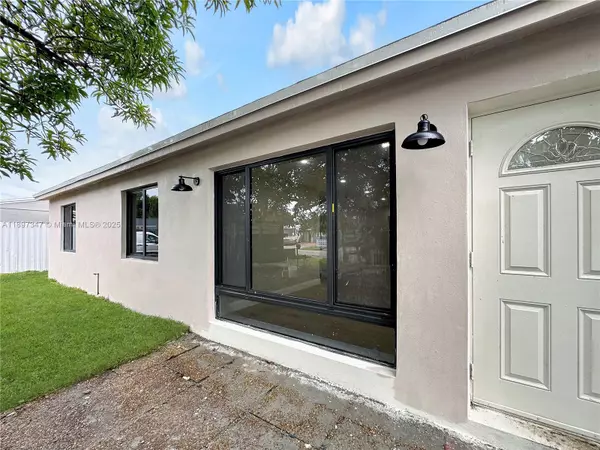 Fort Lauderdale, FL 33317,1449 SW 49th Ave