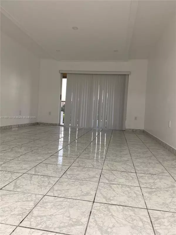 Miami, FL 33174,9455 W Flagler St #C308