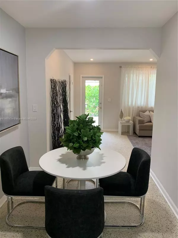 Miami Beach, FL 33139,1544 Michigan Ave #1