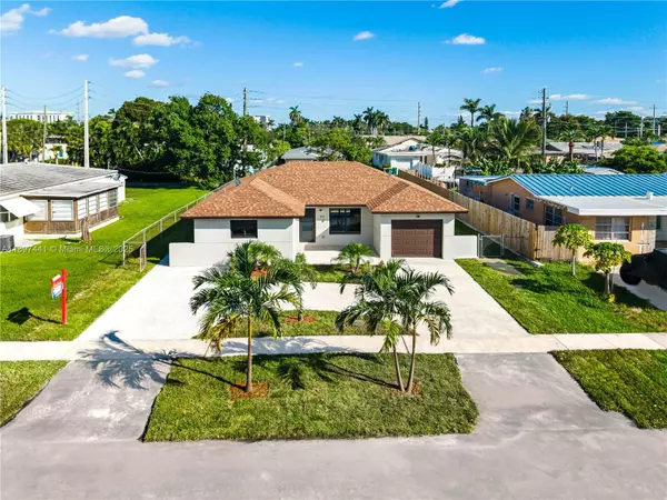 205 SE 3rd St, Dania Beach, FL 33004