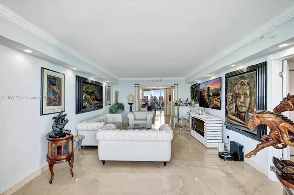 Sunny Isles Beach, FL 33160,17555 Collins Ave #2703