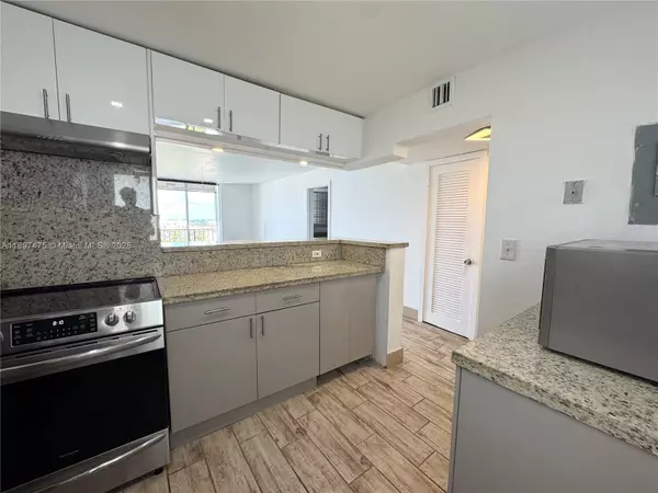 Miami Beach, FL 33141,7850 Byron Ave #702