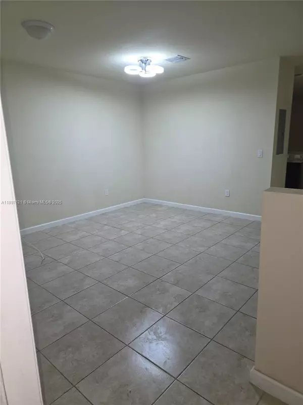 Homestead, FL 33033,528 SE 32nd Ave #528