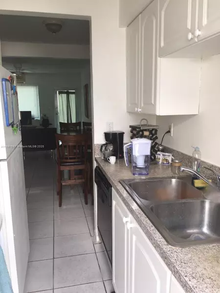 625 75th St, Miami Beach, FL 33141