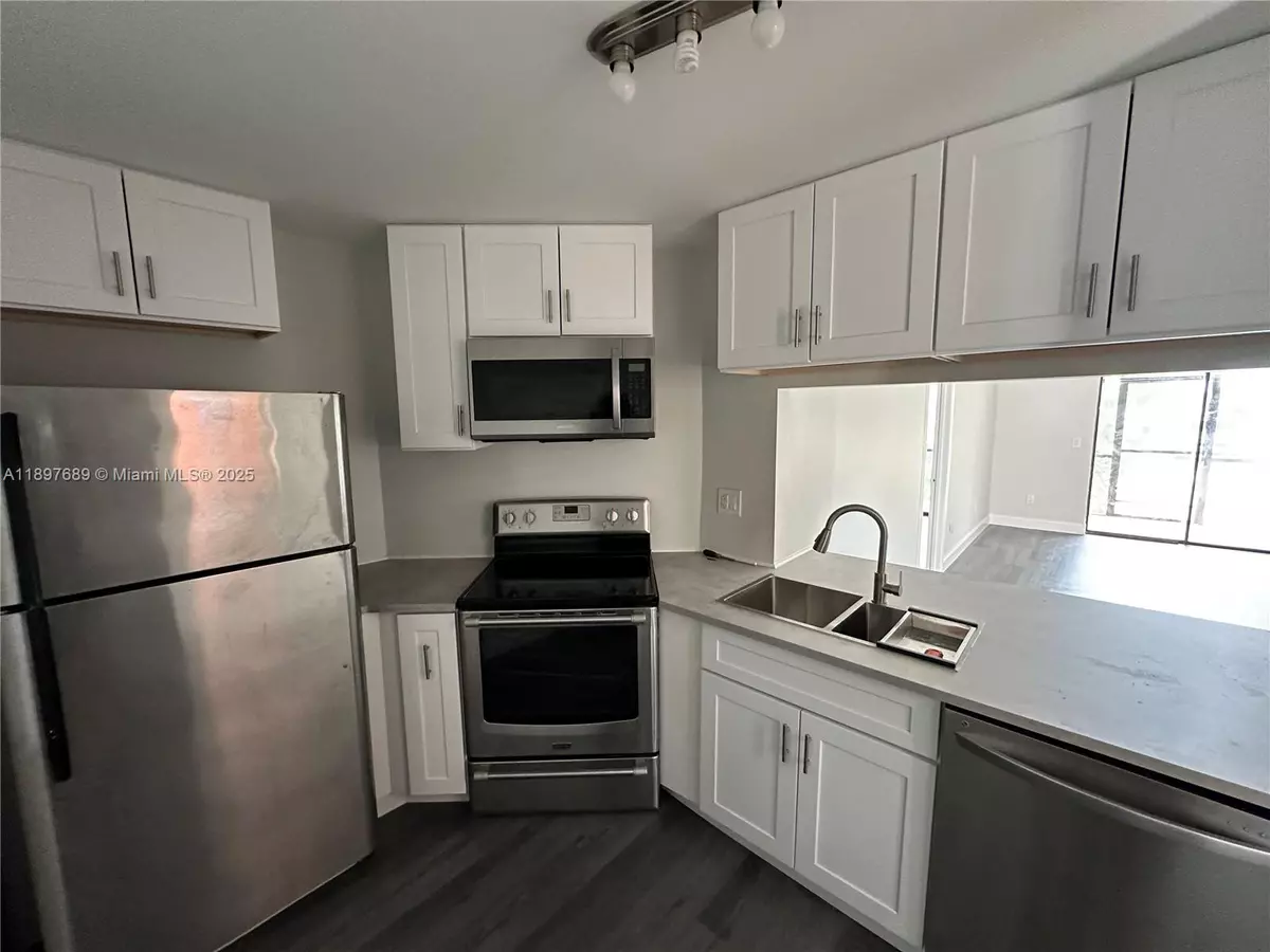 Miami, FL 33179,855 NE 209th St #103-34