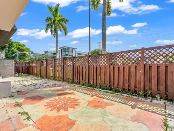 Miami, FL 33156,8601 SW 94th St #104W
