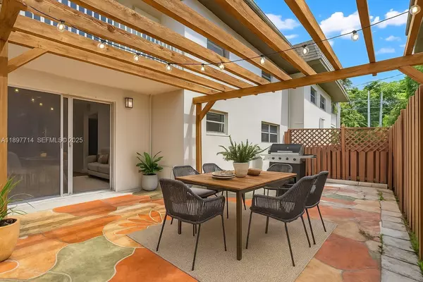 Miami, FL 33156,8601 SW 94th St #104W