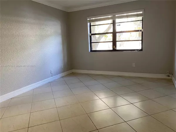 Miami, FL 33176,9301 SW 92 AV #104-B