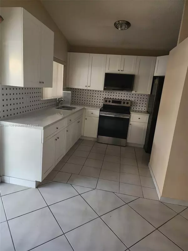 Hialeah Gardens, FL 33018,9287 NW 120th Ter #143