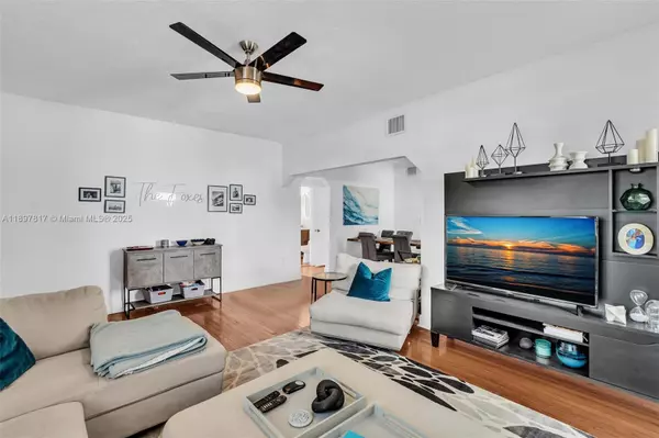 Miami Beach, FL 33140,836 W 40th St #1