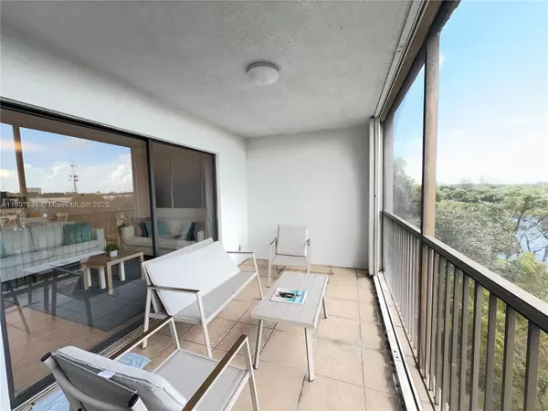 Pompano Beach, FL 33069,2206 S Cypress Bend Dr #508