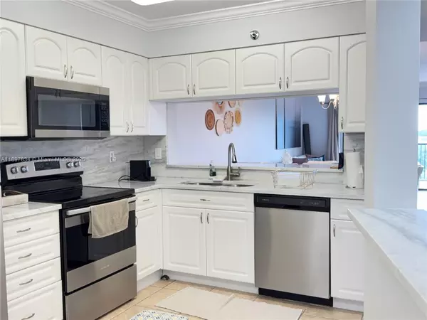 Pompano Beach, FL 33069,2206 S Cypress Bend Dr #508