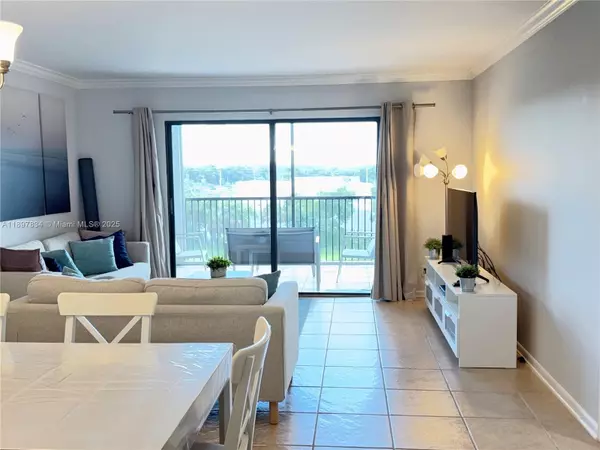 Pompano Beach, FL 33069,2206 S Cypress Bend Dr #508