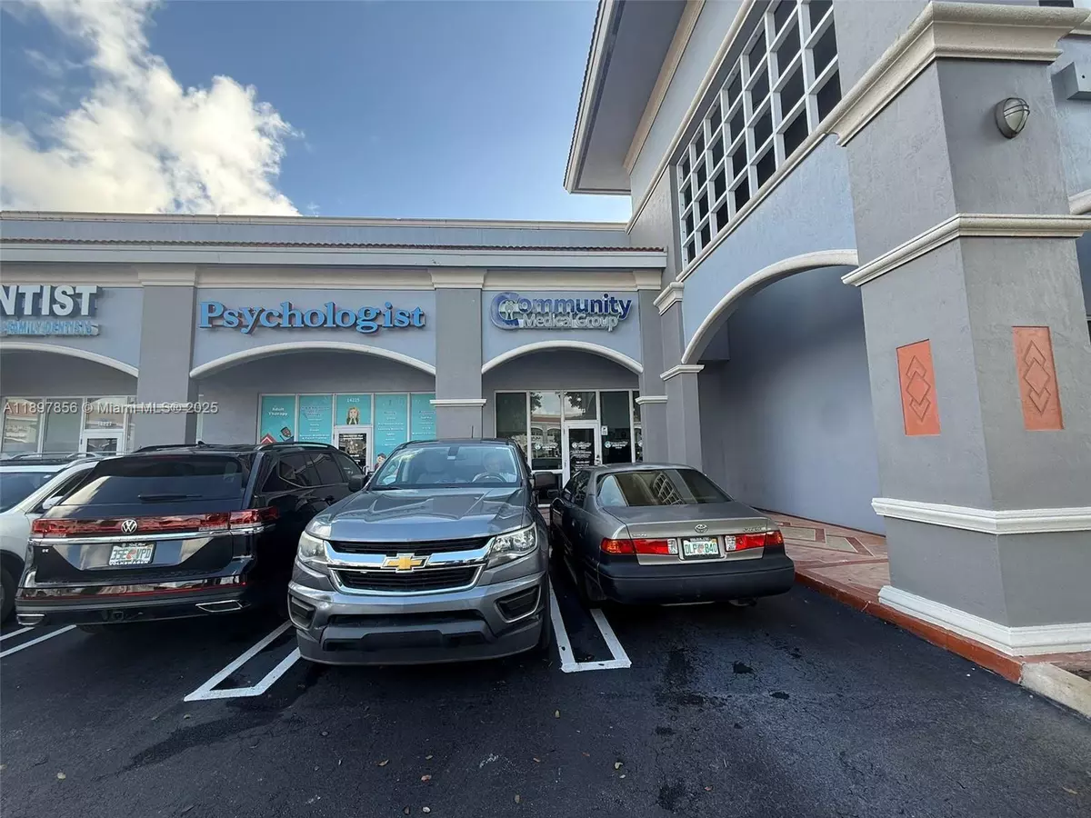 Miami, FL 33175,14223 SW 42nd St #27