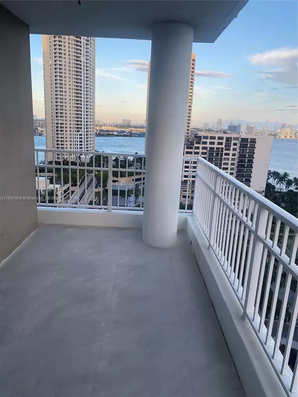 Miami, FL 33131,701 Brickell Key Blvd #2010