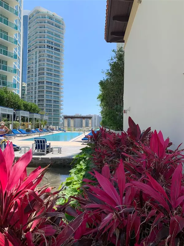 Sunny Isles Beach, FL 33160,150 Sunny Isles Blvd #1-UPH1
