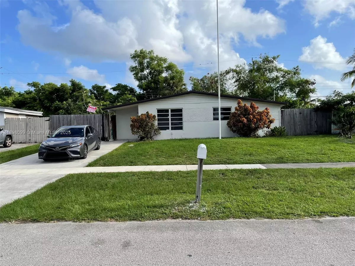 Davie, FL 33314,5751 SW 38th Ct