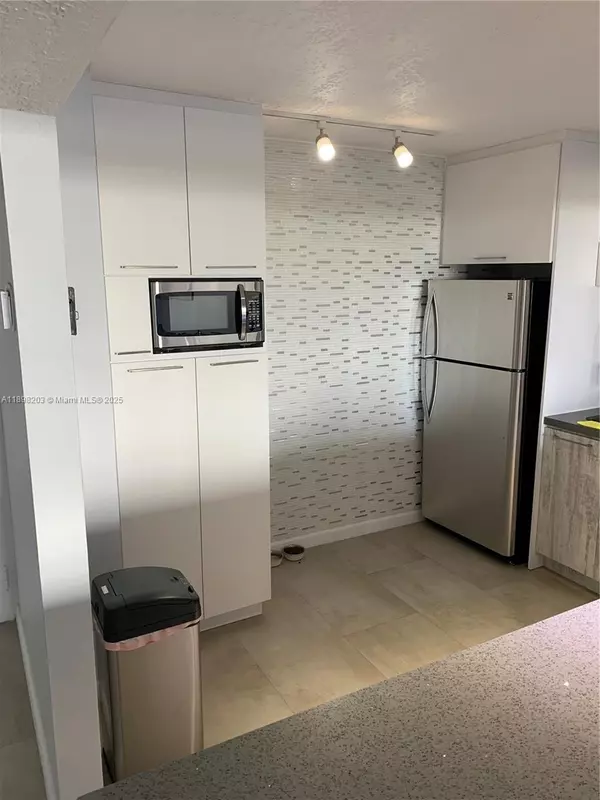 Aventura, FL 33160,2851 NE 183rd St #605E