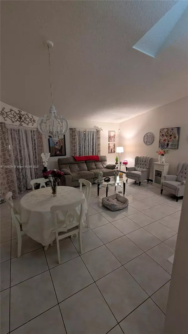 Pembroke Pines, FL 33025,1025 SW 113th Ter