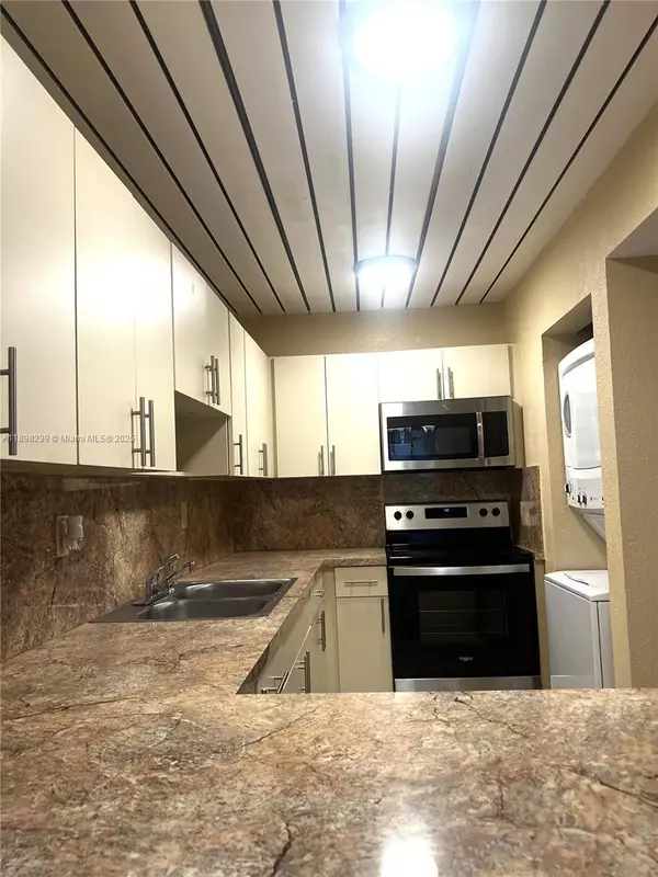 Hialeah Gardens, FL 33016,10090 NW 80th Ct #1155