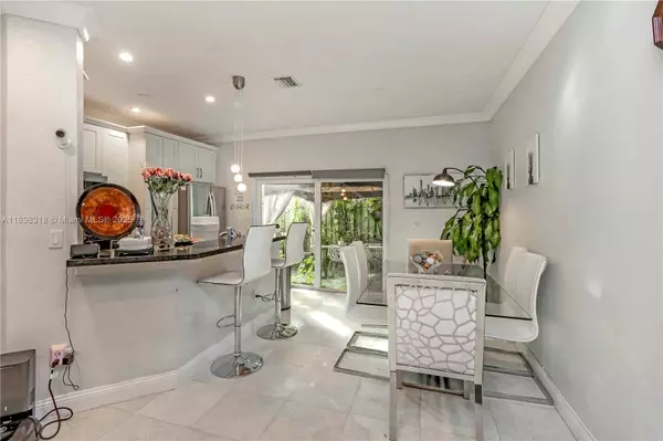 Doral, FL 33178,10778 NW 84th St #2-27