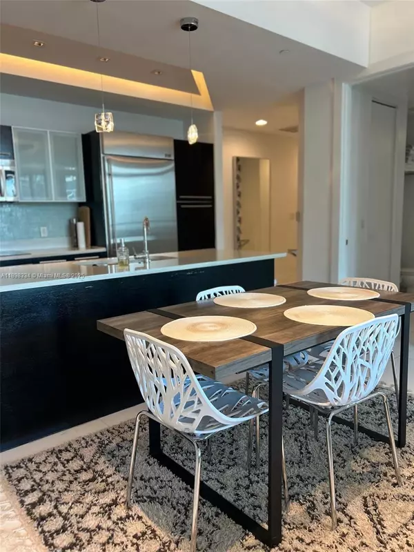 Miami, FL 33131,500 Brickell Ave #4105