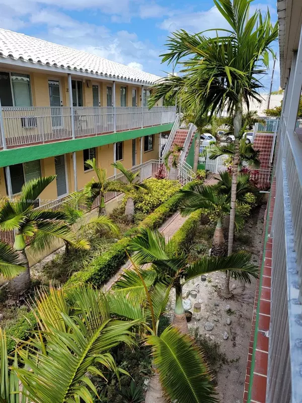 Miami Beach, FL 33141,7400 Harding Ave #15