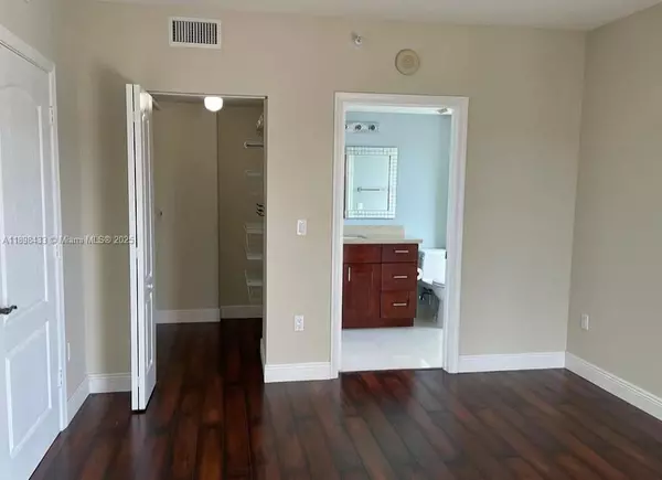 Miami, FL 33145,1627 SW 37th Ave #900