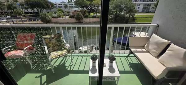 1650 NE 115th St #310, Miami, FL 33181