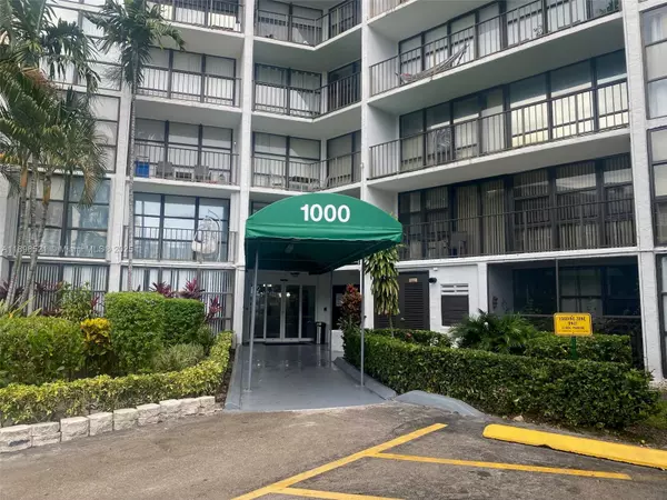 Hallandale Beach, FL 33009,1000 Parkview Dr #427