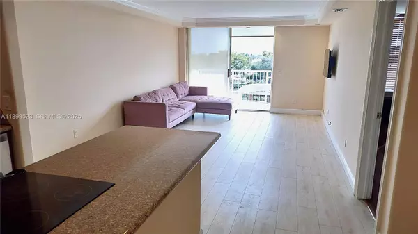 North Miami, FL 33181,2020 NE 135th St #506