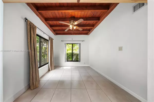 North Miami, FL 33161,472 NE 130th St