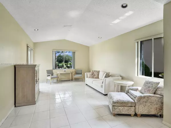 Pembroke Pines, FL 33027,15831 SW 10th St