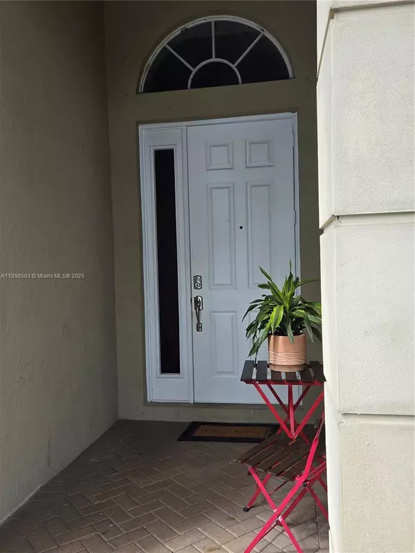 Doral, FL 33178,11141 NW 77th Ter