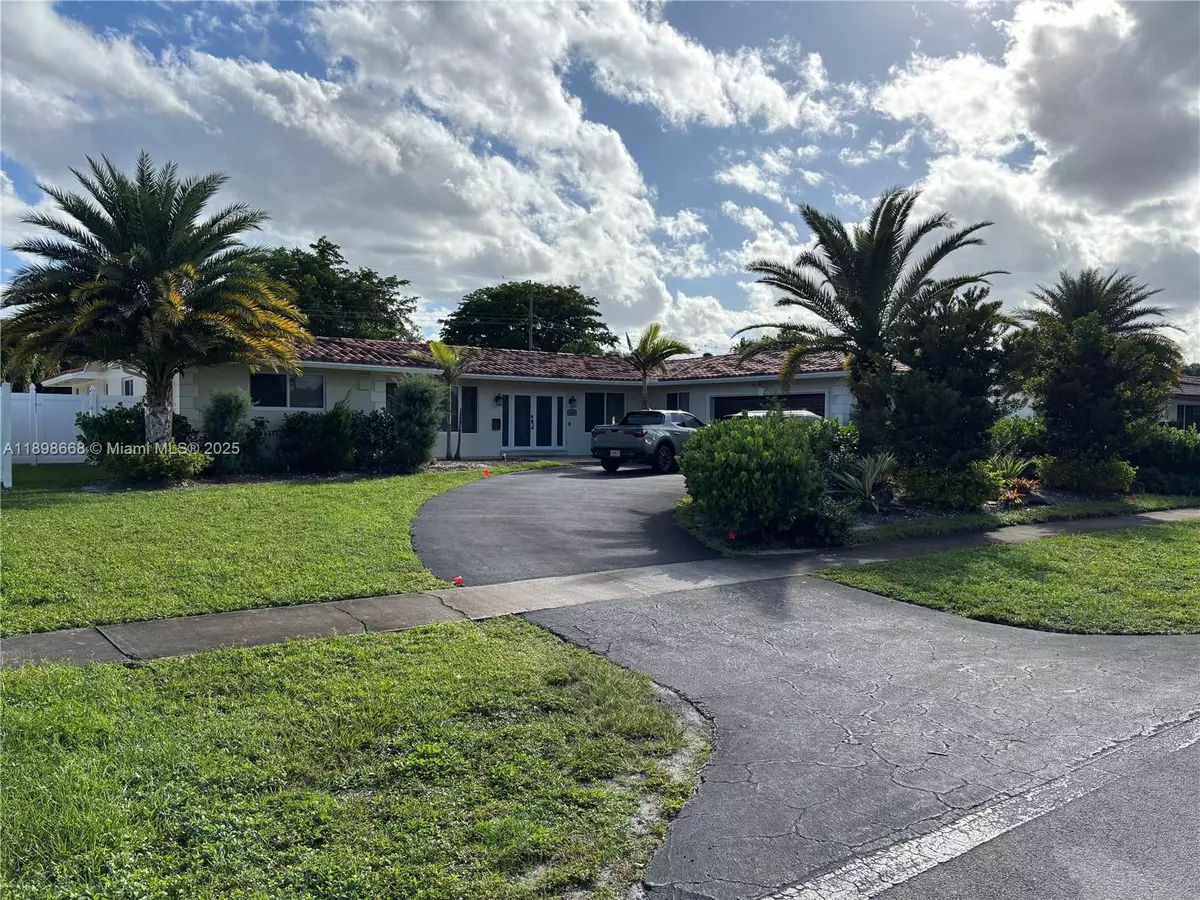 Hollywood, FL 33021,4812 Van Buren St